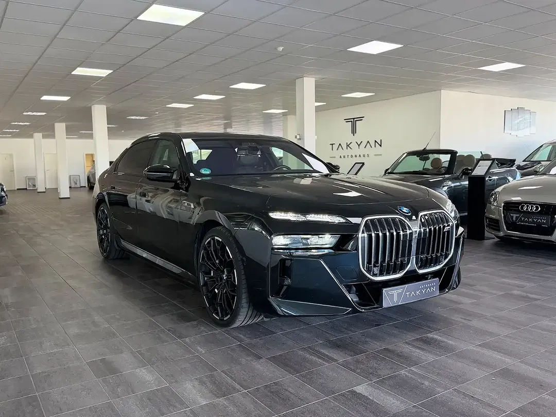 BMW 760 - Thumbnail 1