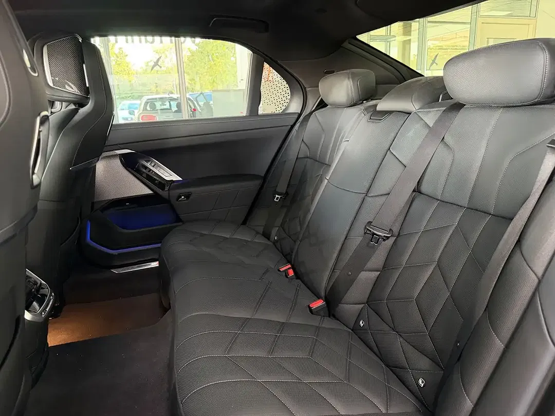 BMW 760 - Thumbnail 10