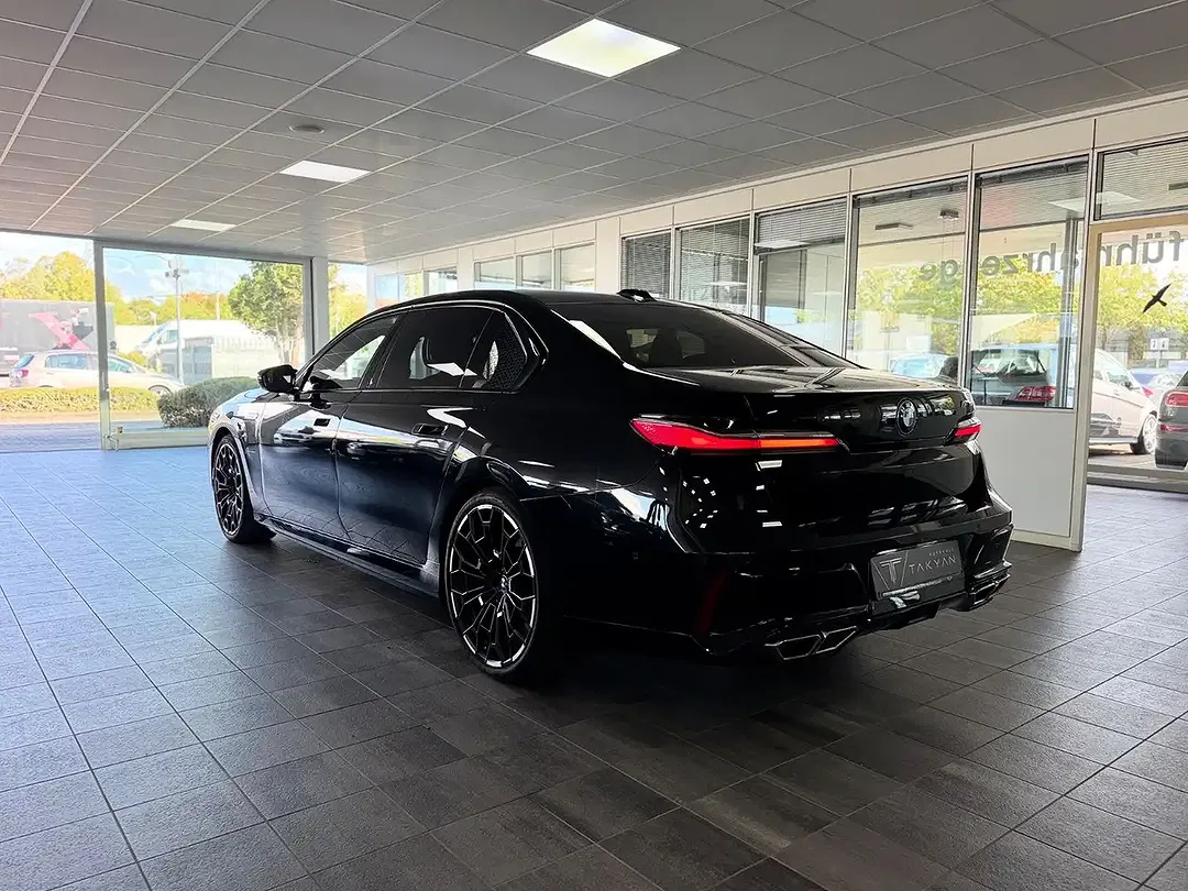 BMW 760 - Thumbnail 4