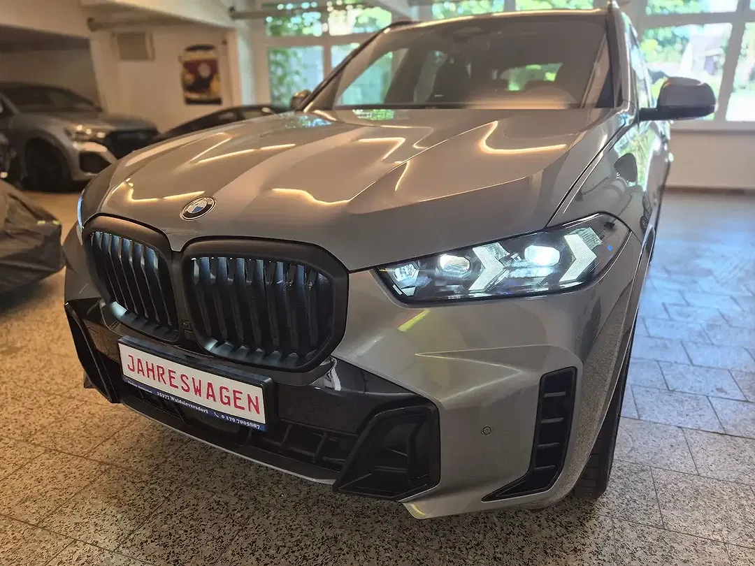 BMW X5 - Thumbnail 1