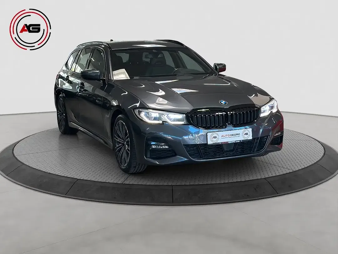 BMW 320 - Thumbnail 3