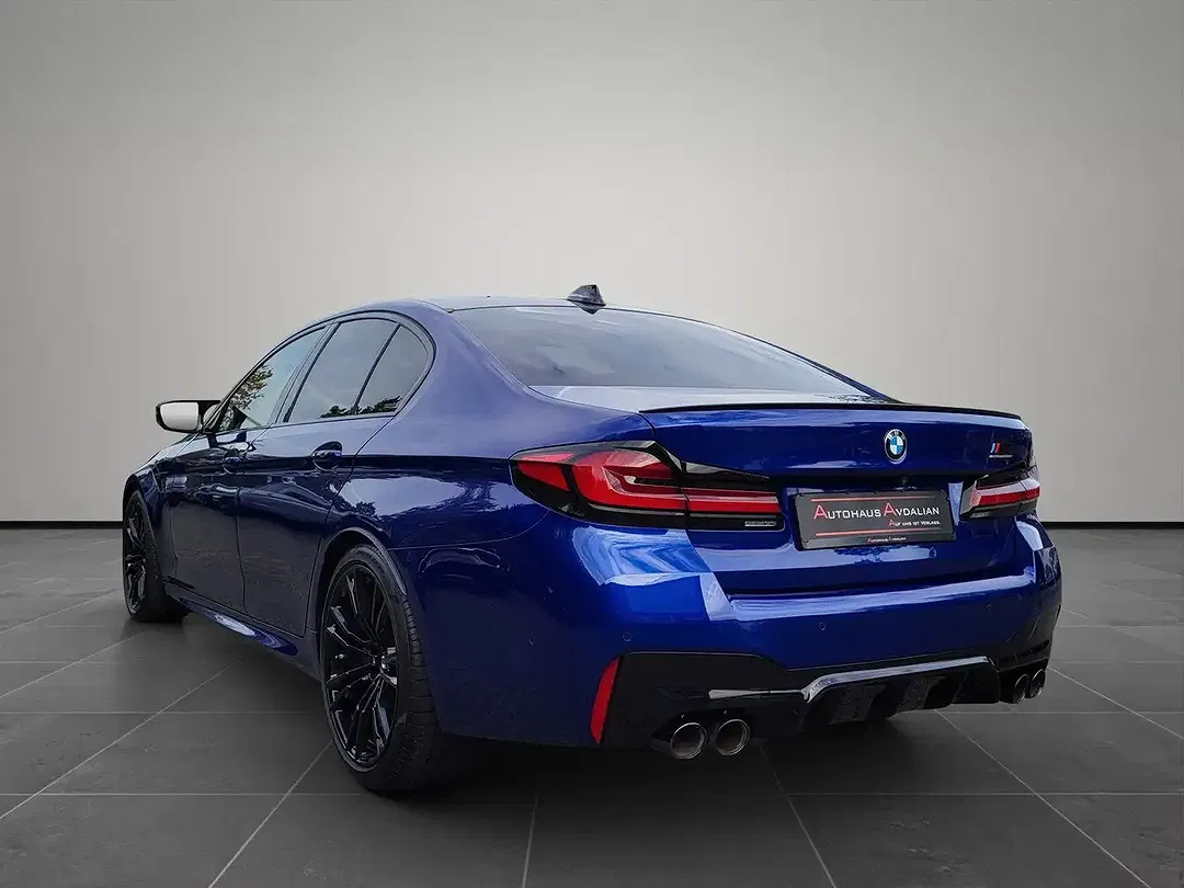BMW M5 - Thumbnail 3