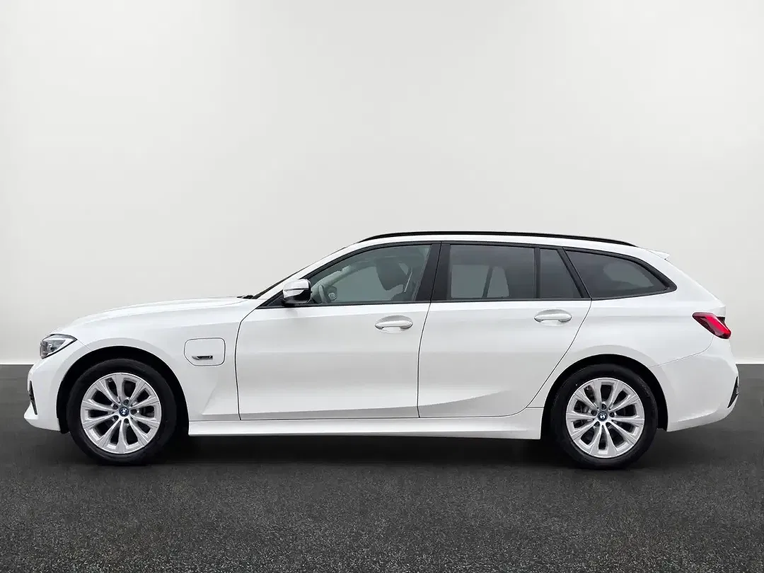 BMW 320 - Thumbnail 2