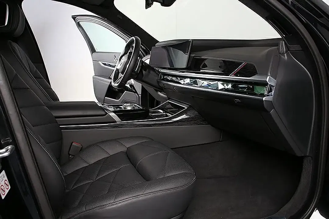 BMW 740 - Thumbnail 7