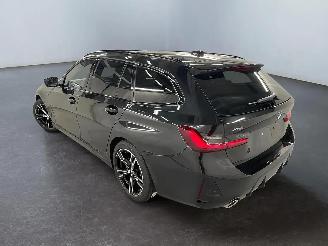 BMW 330 - Thumbnail 5