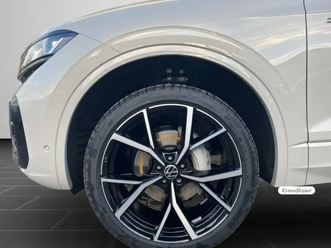 Volkswagen Touareg - Thumbnail 11