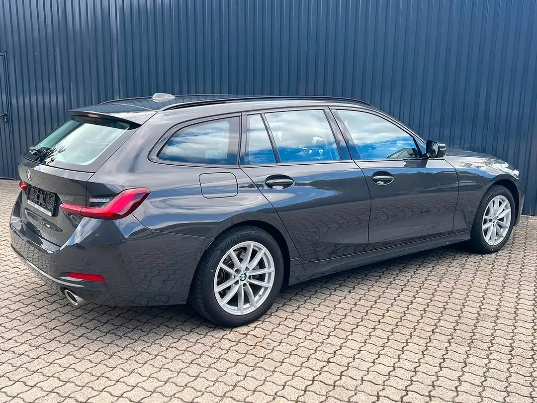 BMW 320 - Thumbnail 10