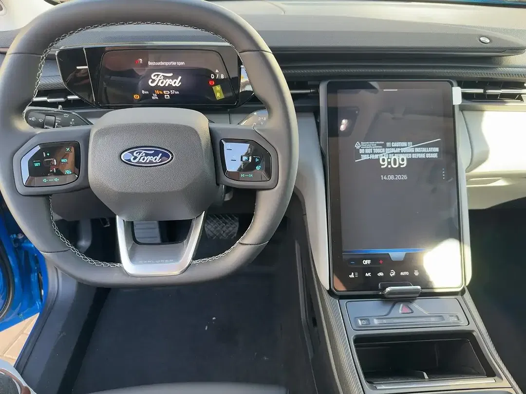 Ford Explorer - Thumbnail 10