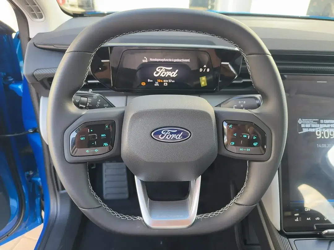 Ford Explorer - Thumbnail 11