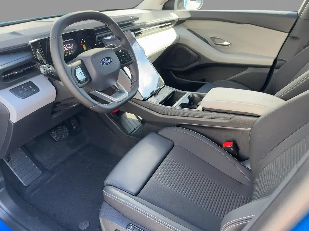 Ford Explorer - Thumbnail 8
