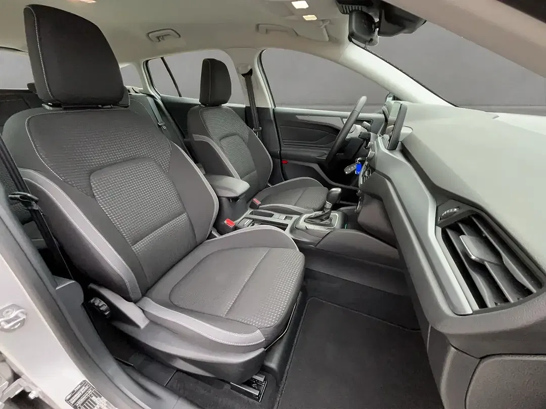 Ford Focus - Thumbnail 8