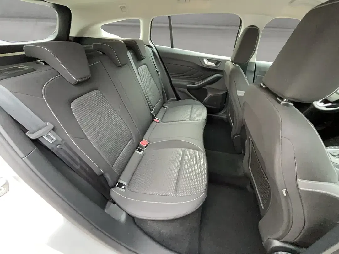 Ford Focus - Thumbnail 9