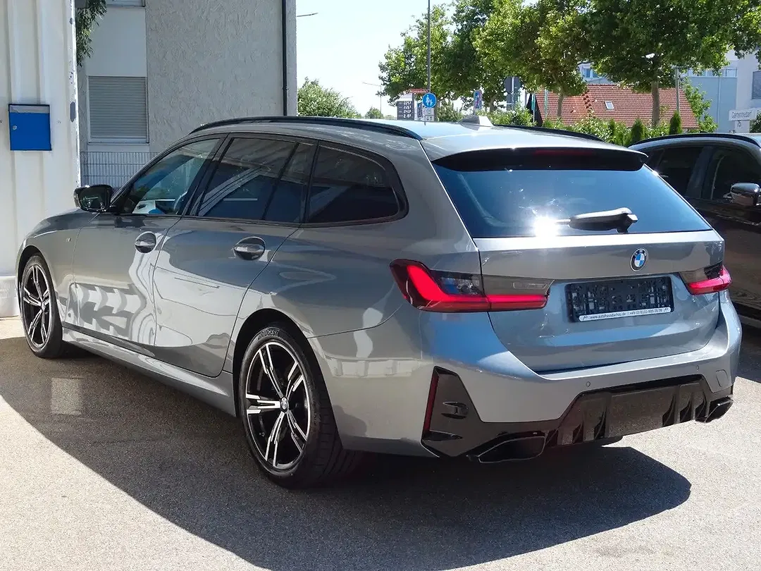 BMW M3 - Thumbnail 4
