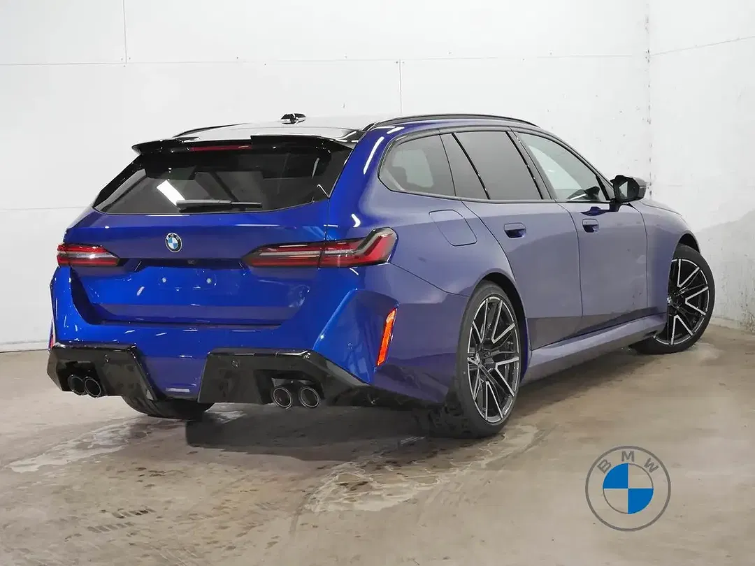 BMW M5 - Thumbnail 3