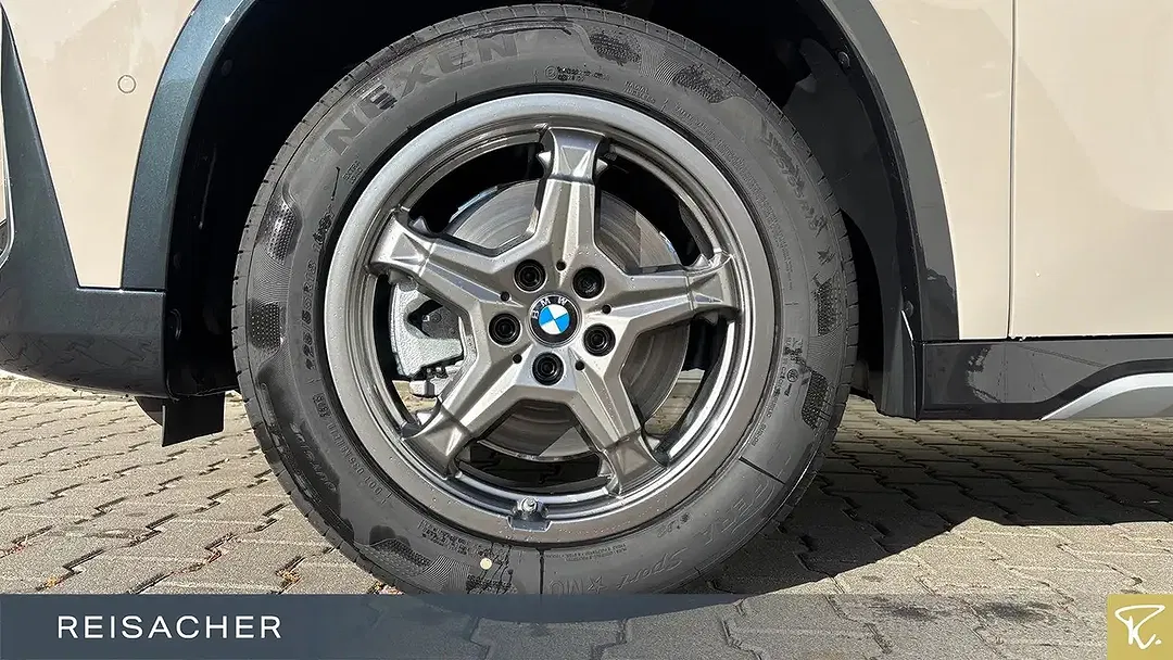 BMW X1 - Thumbnail 3