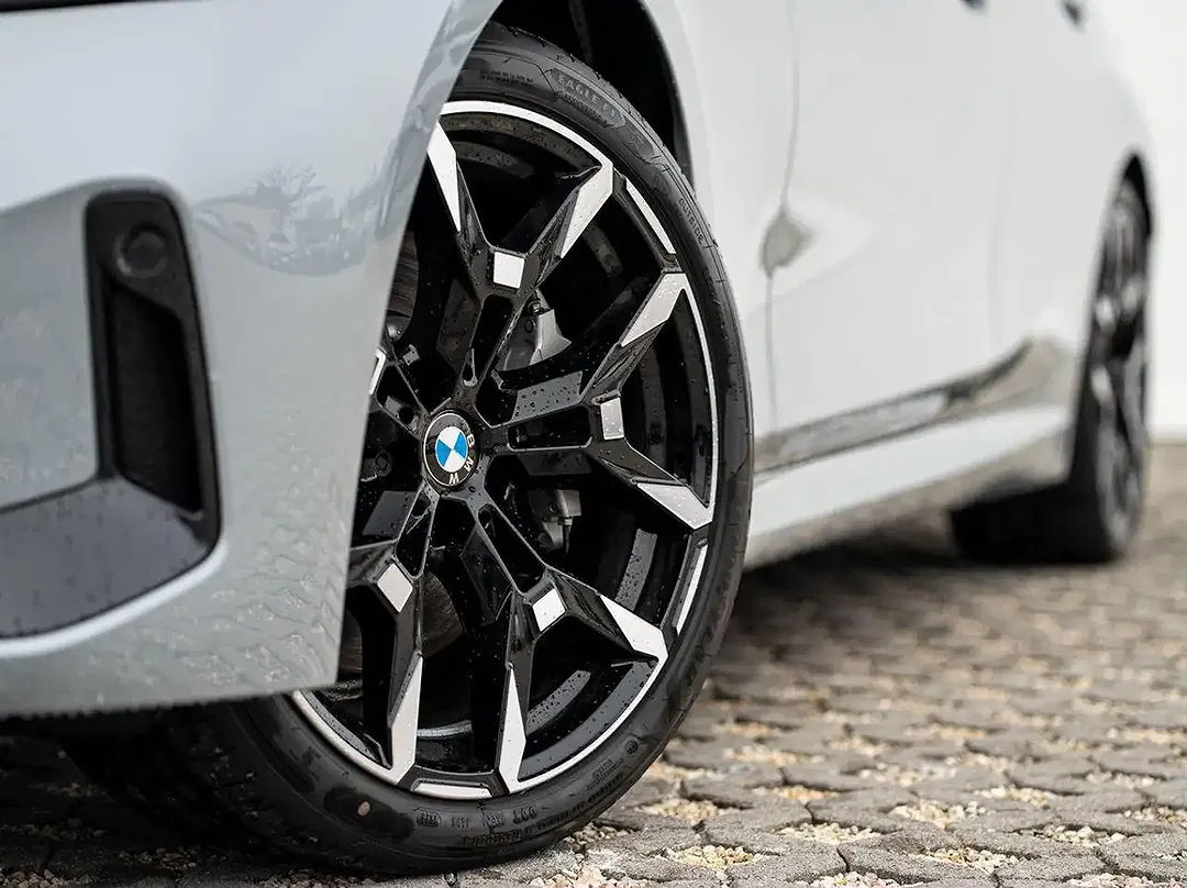 BMW 330 - Thumbnail 4