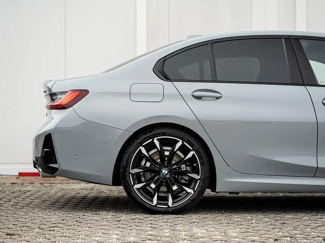 BMW 330 - Thumbnail 5