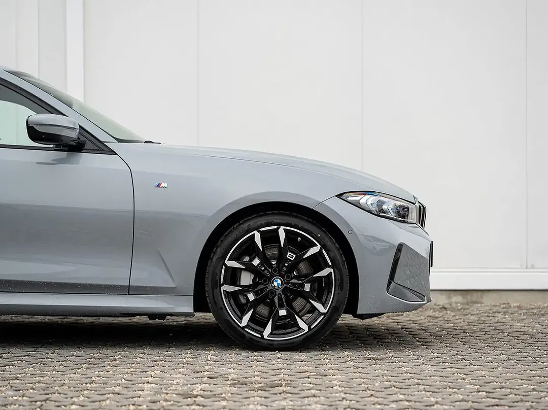 BMW 330 - Thumbnail 6