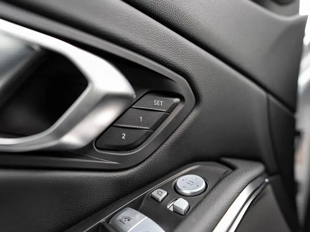 BMW 330 - Thumbnail 9