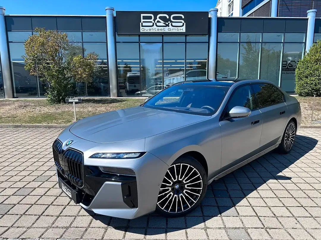 BMW 740 - Thumbnail 1