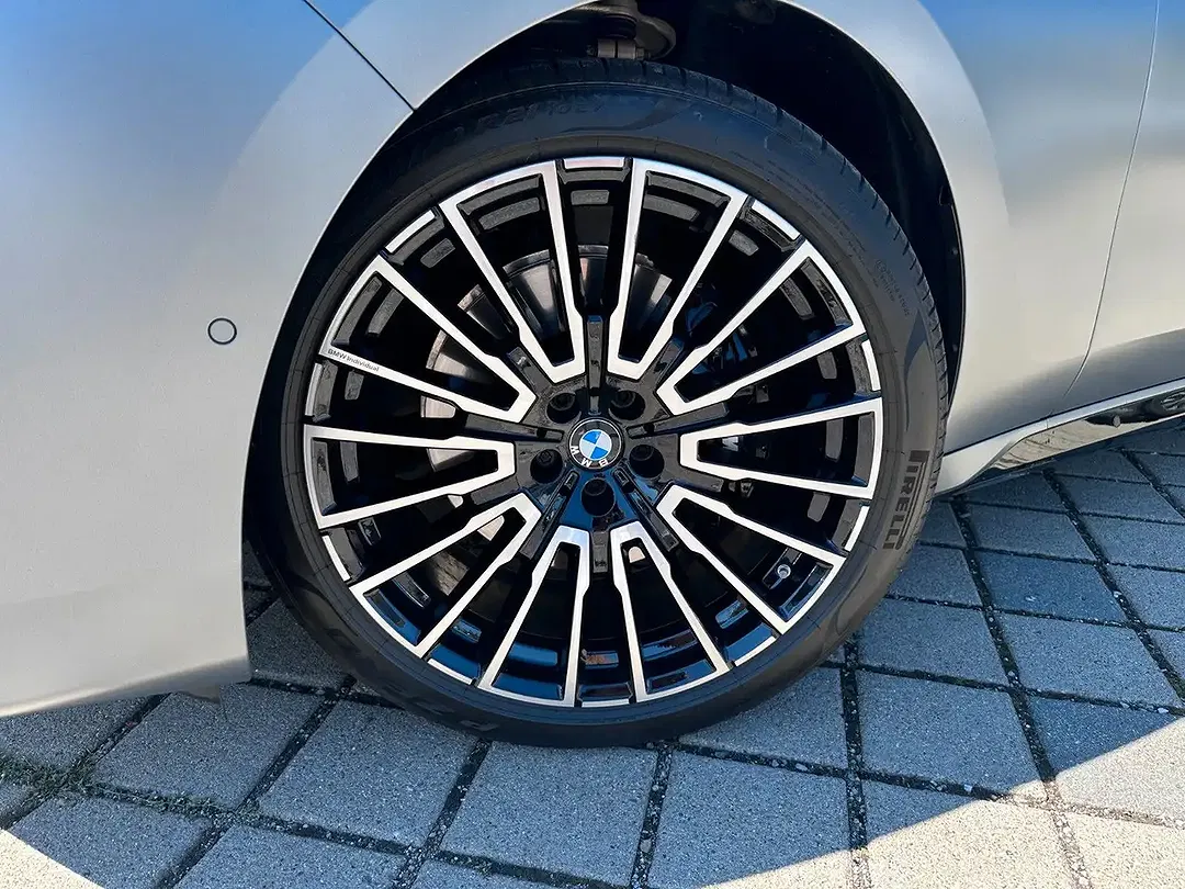 BMW 740 - Thumbnail 3