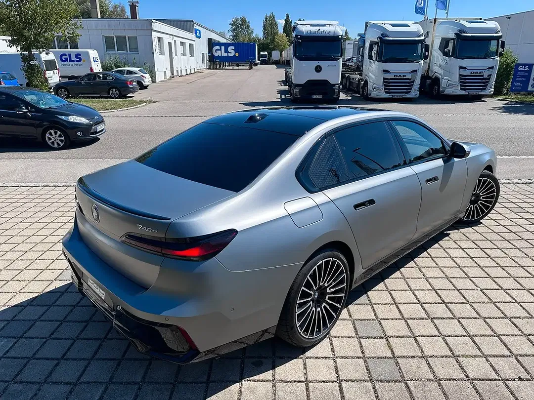 BMW 740 - Thumbnail 7