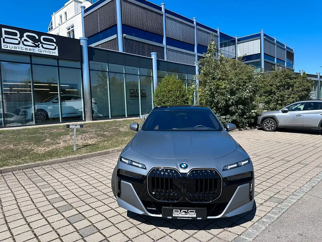 BMW 740 - Thumbnail 9