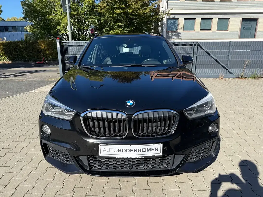 BMW X1 - Thumbnail 2