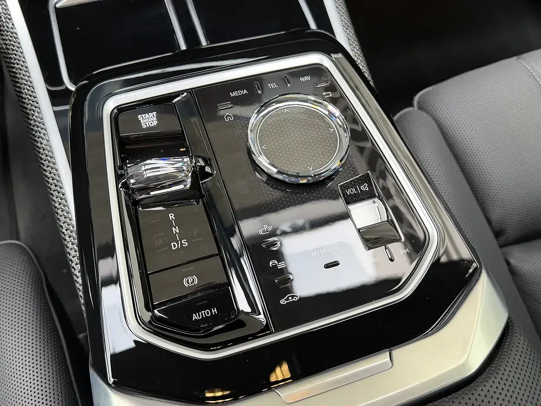 BMW 760 - Thumbnail 11