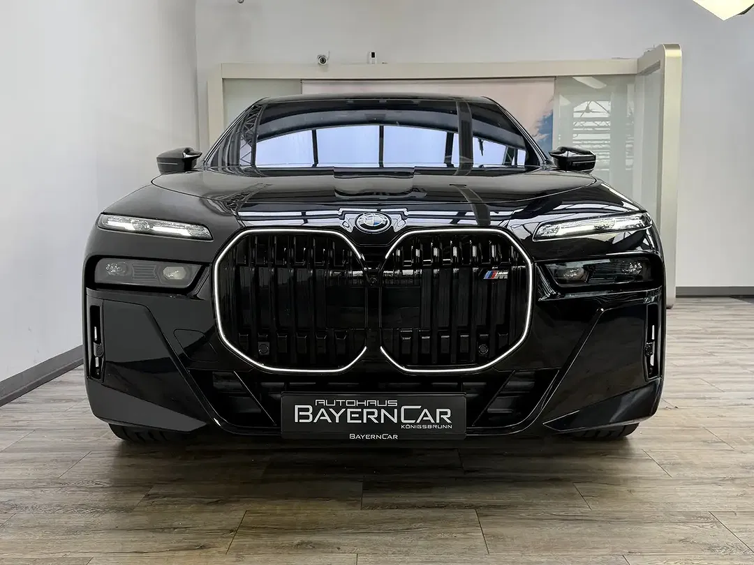 BMW 760 - Thumbnail 2