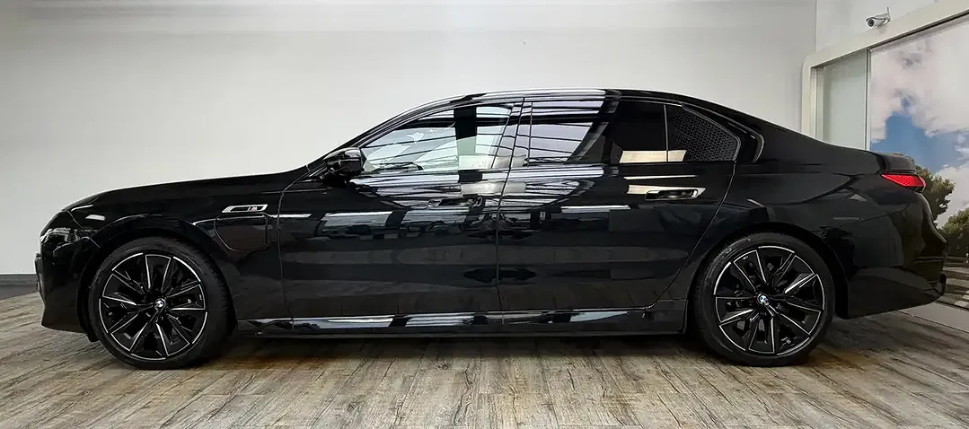 BMW 760 - Thumbnail 3
