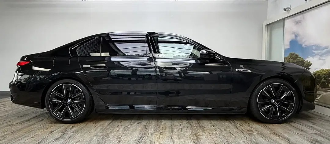 BMW 760 - Thumbnail 4