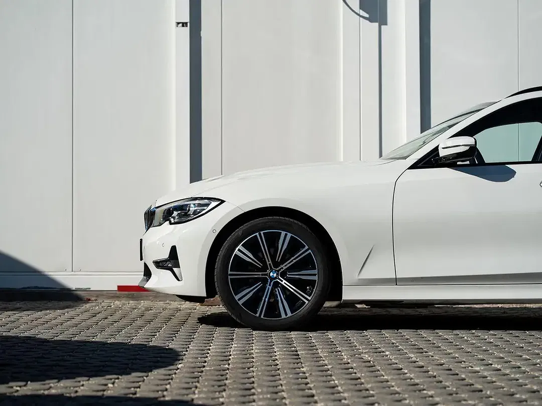 BMW 320 - Thumbnail 6