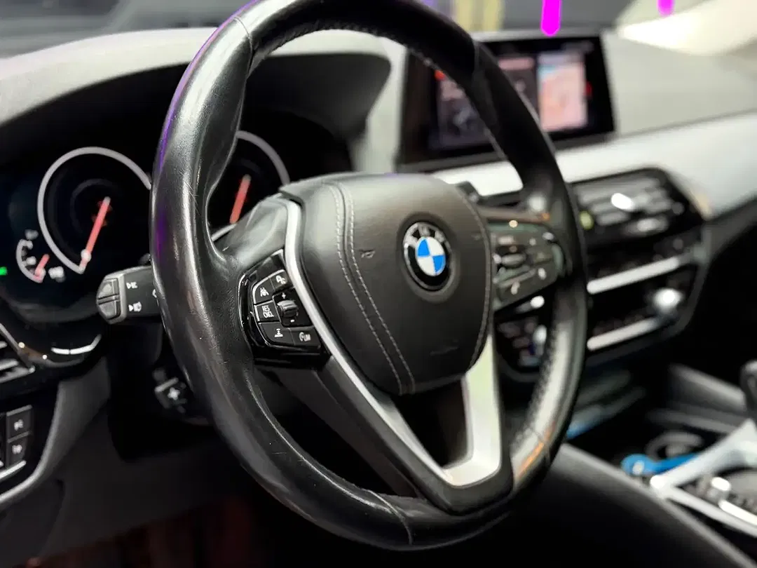 BMW 520 - Thumbnail 11