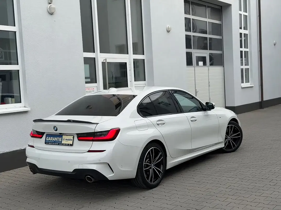 BMW 330 - Thumbnail 3