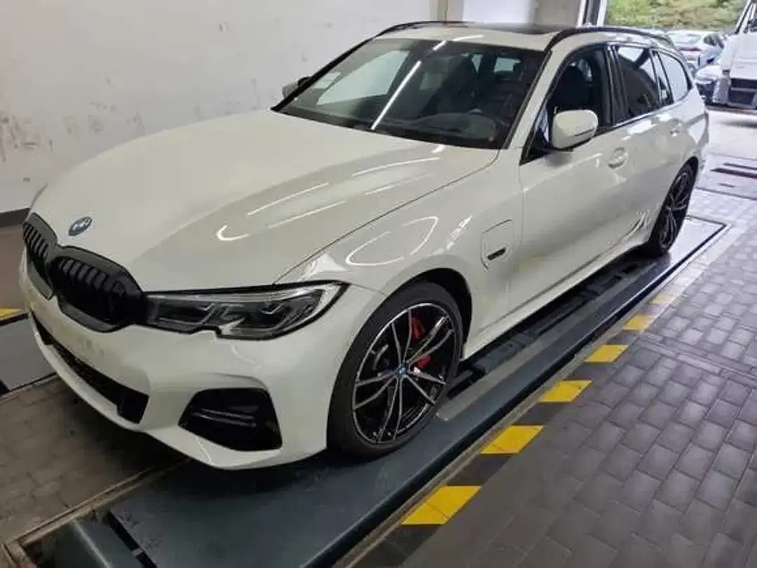 BMW 330 - Thumbnail 3
