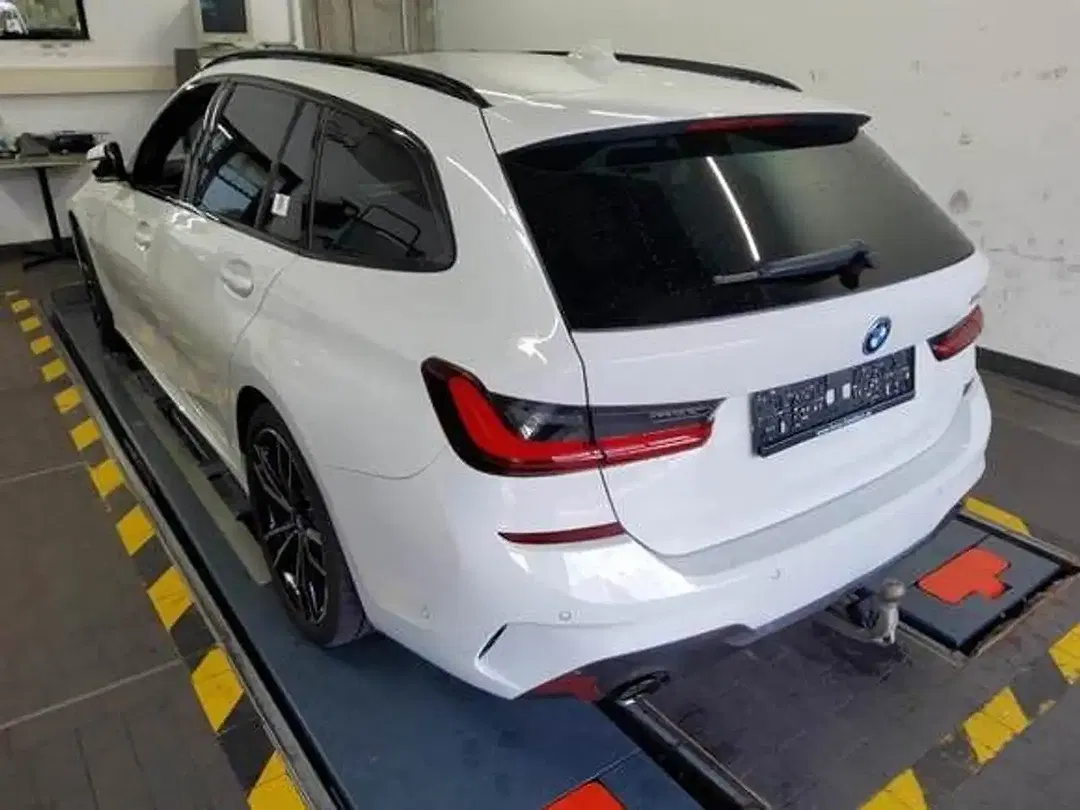 BMW 330 - Thumbnail 4