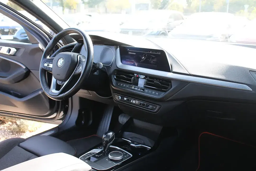 BMW 118 - Thumbnail 11