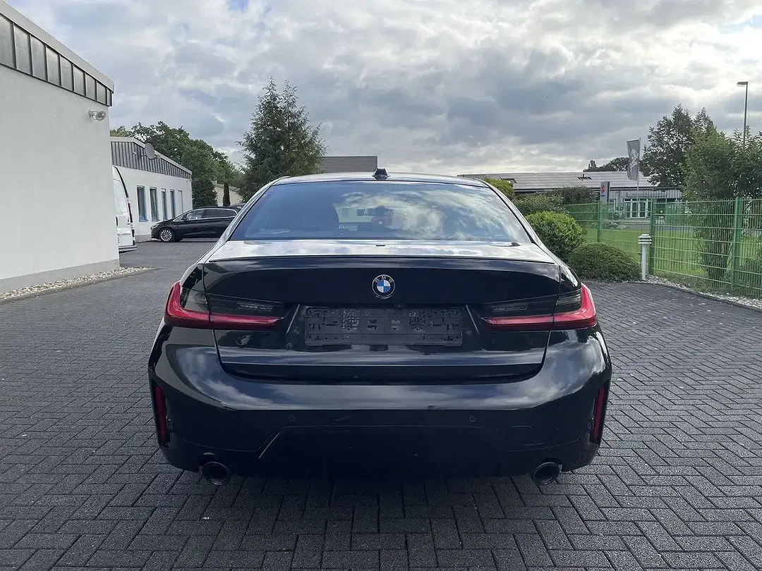 BMW 320 - Thumbnail 6