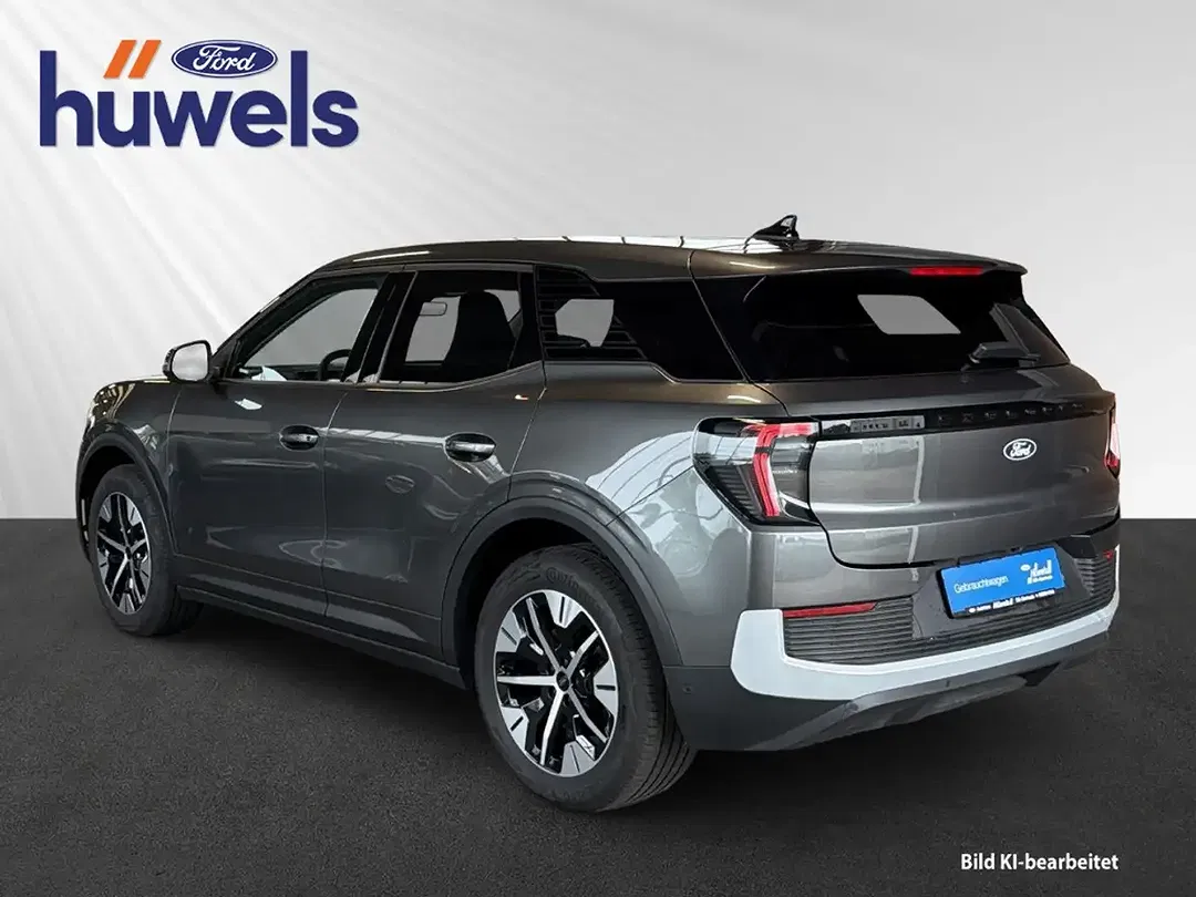 Ford Explorer - Thumbnail 3
