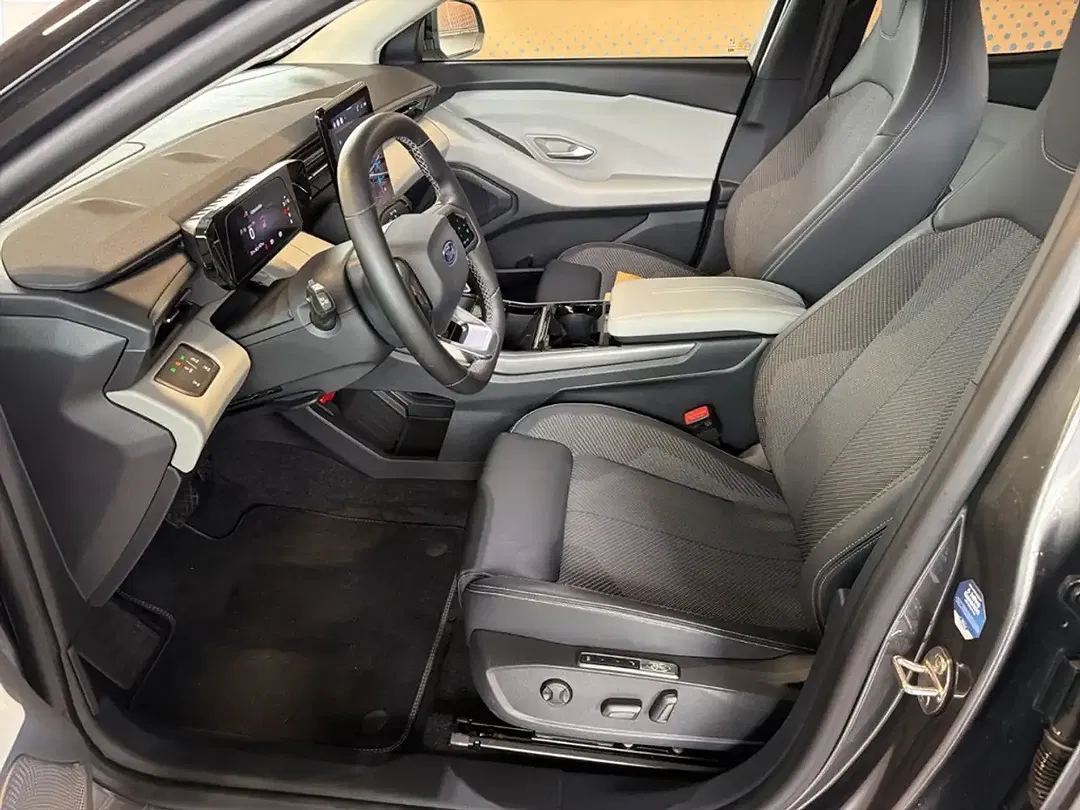 Ford Explorer - Thumbnail 8