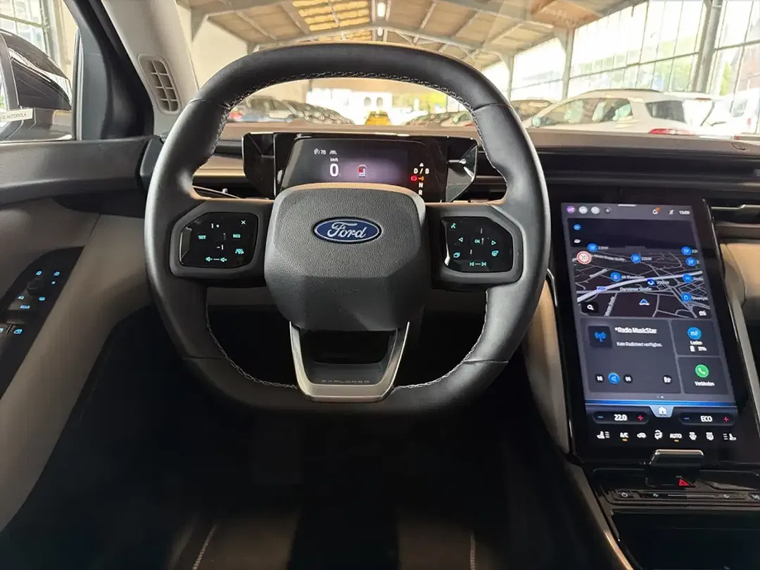 Ford Explorer - Thumbnail 9