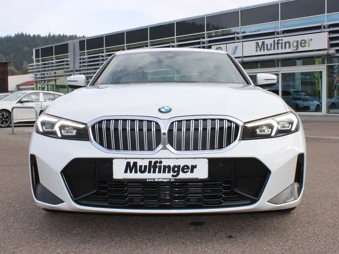 BMW 320 - Thumbnail 4