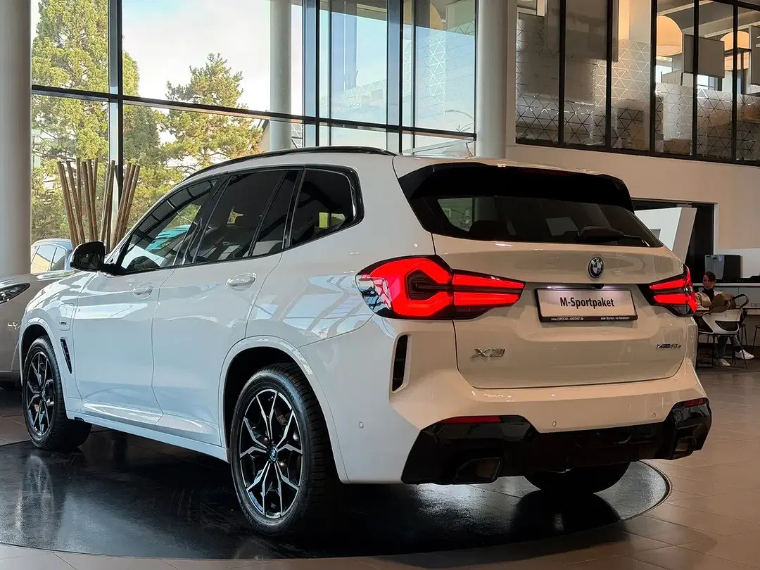 BMW X3 - Thumbnail 2