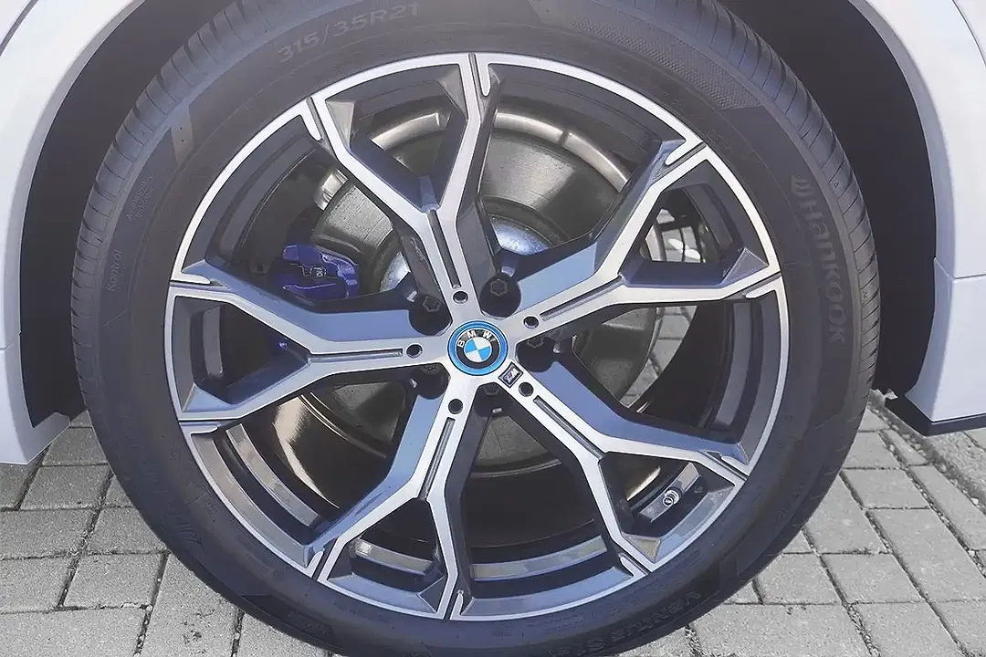 BMW X5 - Thumbnail 3