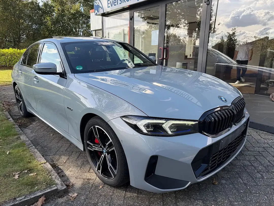 BMW 320 - Thumbnail 2