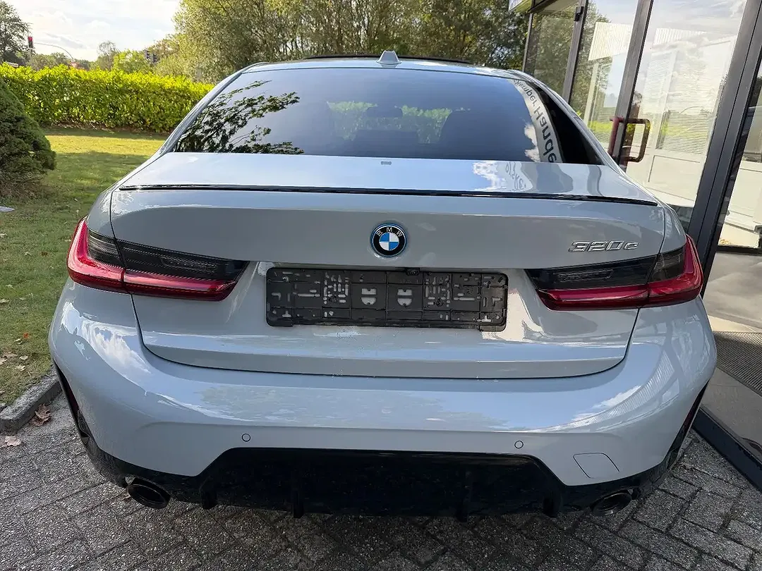 BMW 320 - Thumbnail 4