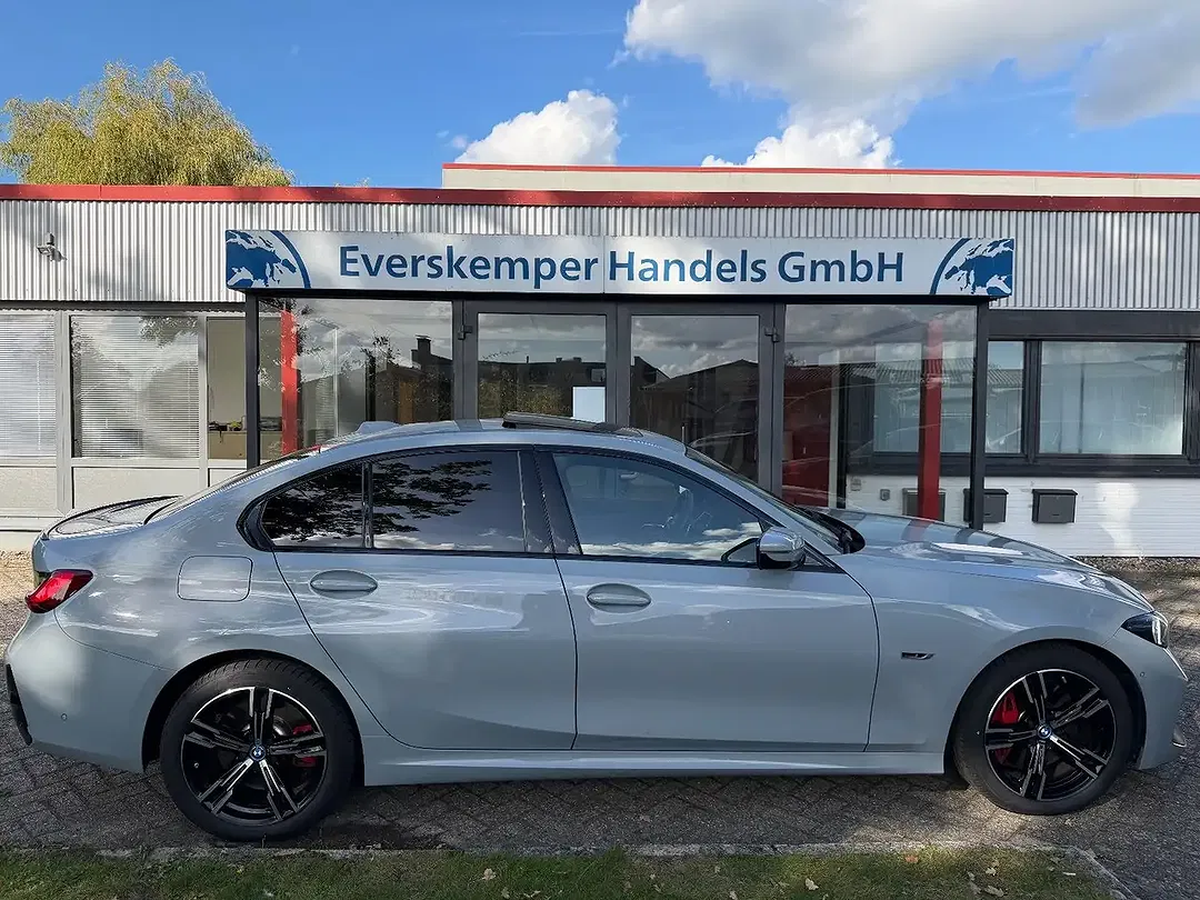 BMW 320 - Thumbnail 7