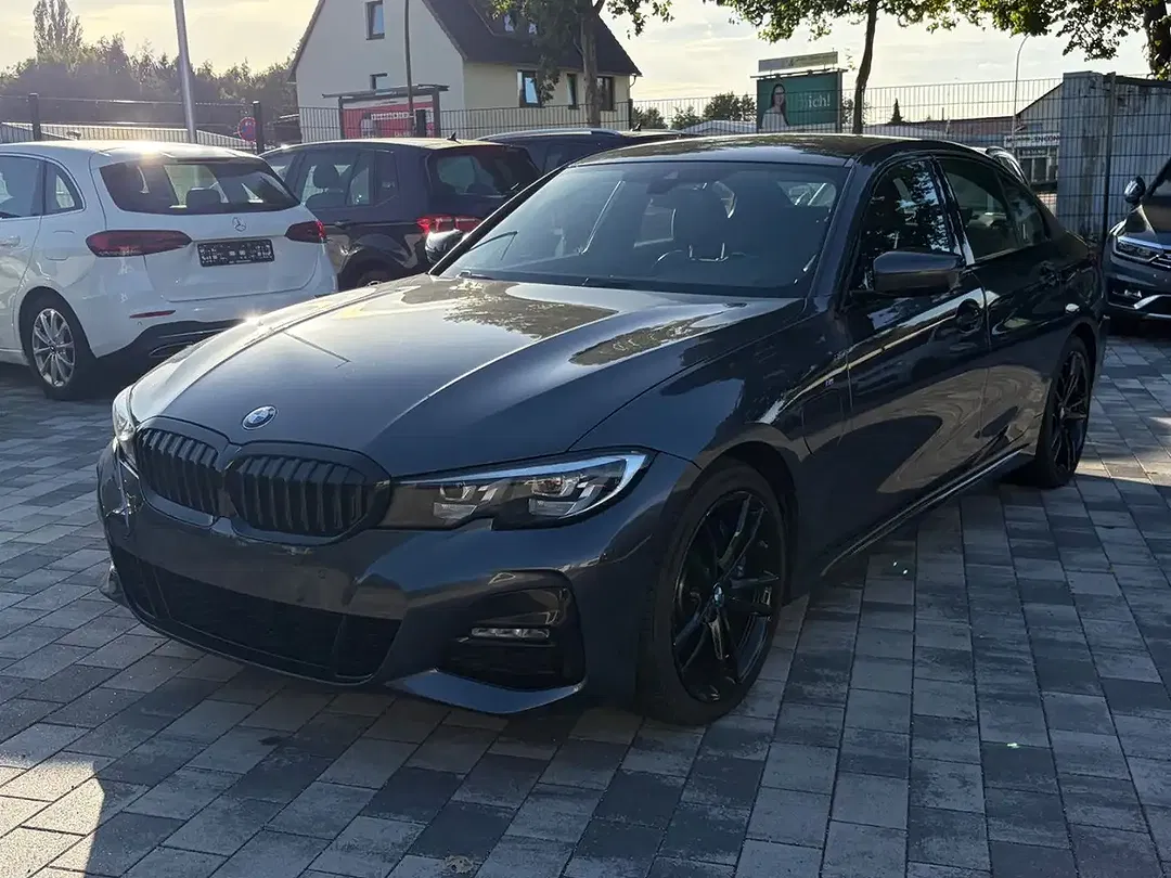 BMW 330 - Thumbnail 1