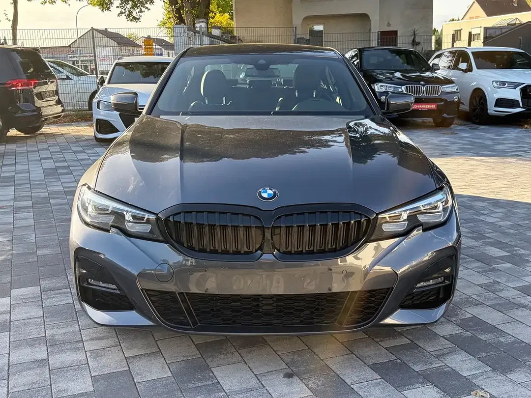 BMW 330 - Thumbnail 2